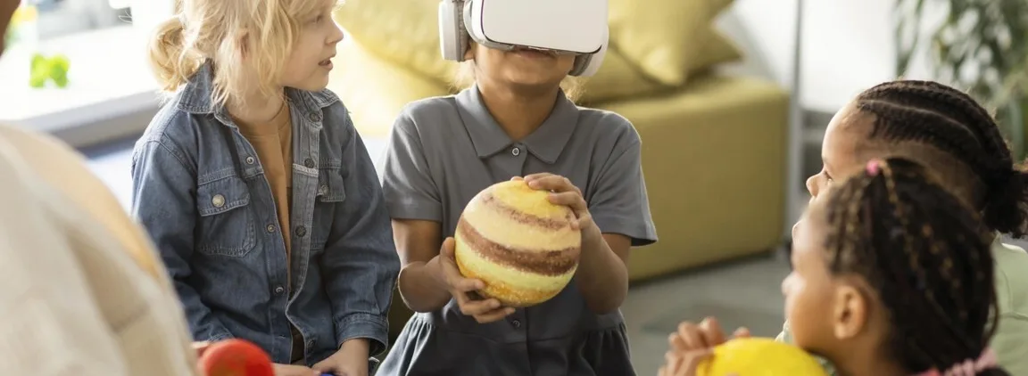 Kids learning about universe 2 min