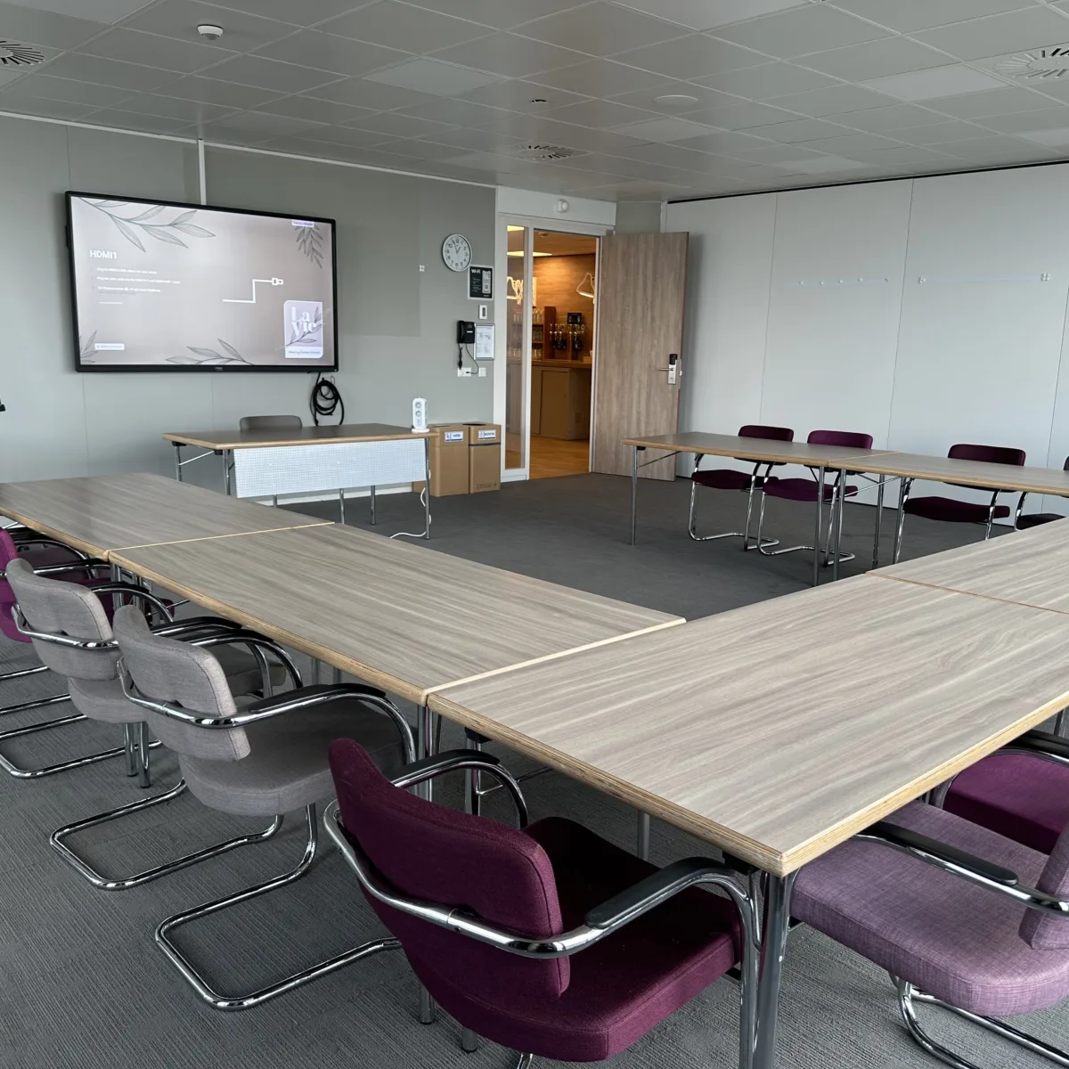 La Vie Meeting Center CTOUCH Riva R2 4