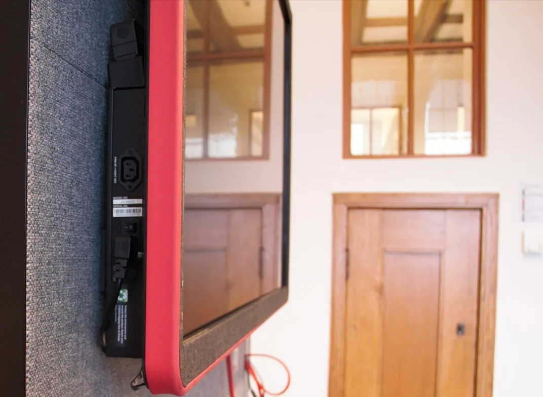 CTOUCH Canvas Touchscreen Pro Rail Custom Colour Border