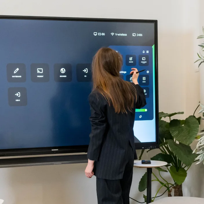 Corporate i3 CONNECT Studio on Touchscreen Header 1920x704